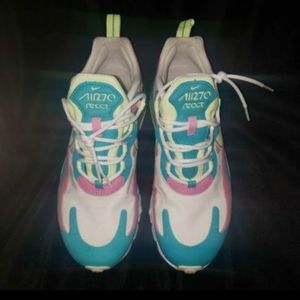 Women's Size 8, Nike React sneakers